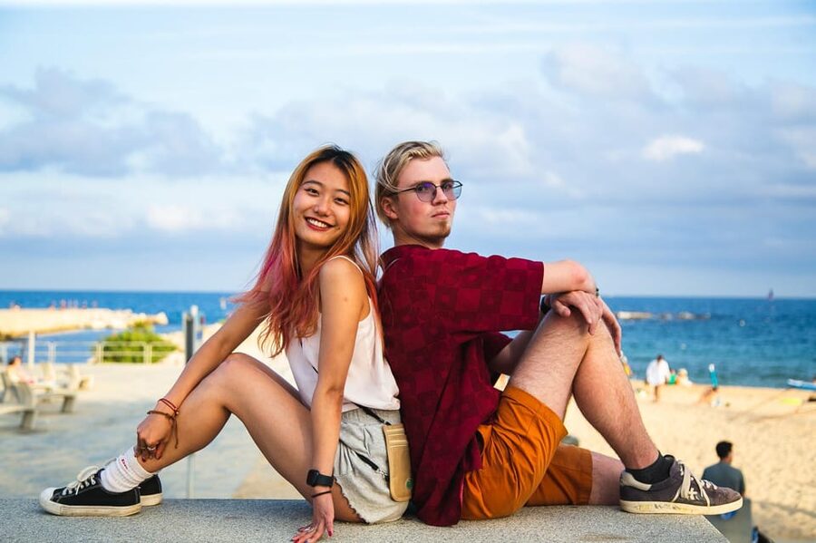 Barcelona: Photographic Madness at Barceloneta Beach - Posing help for couples, families, and solo visitors