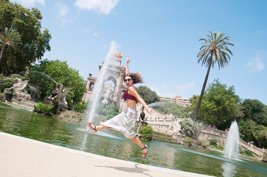 ✅ Barcelona: Photoshoot Tour Old Town - What this Barcelona photo walk really offers