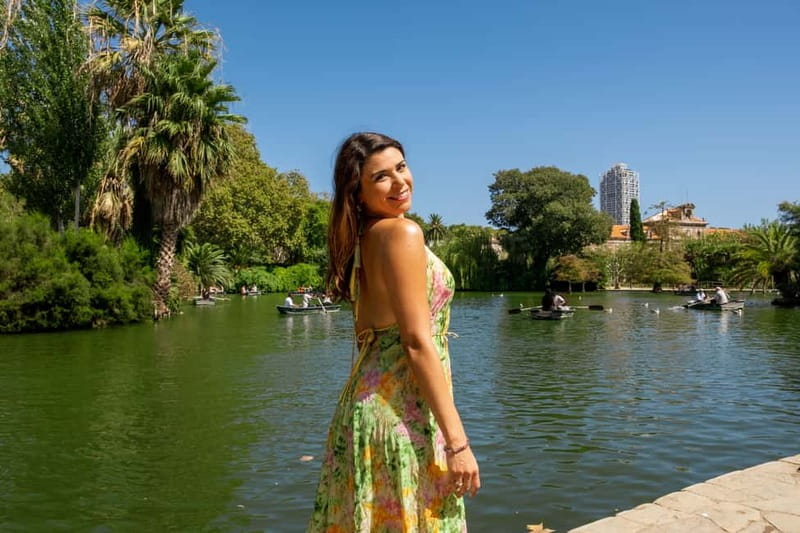 Barcelona: Private Photoshoot in Ciutadella Park with Ami - First stop: the greenhouse