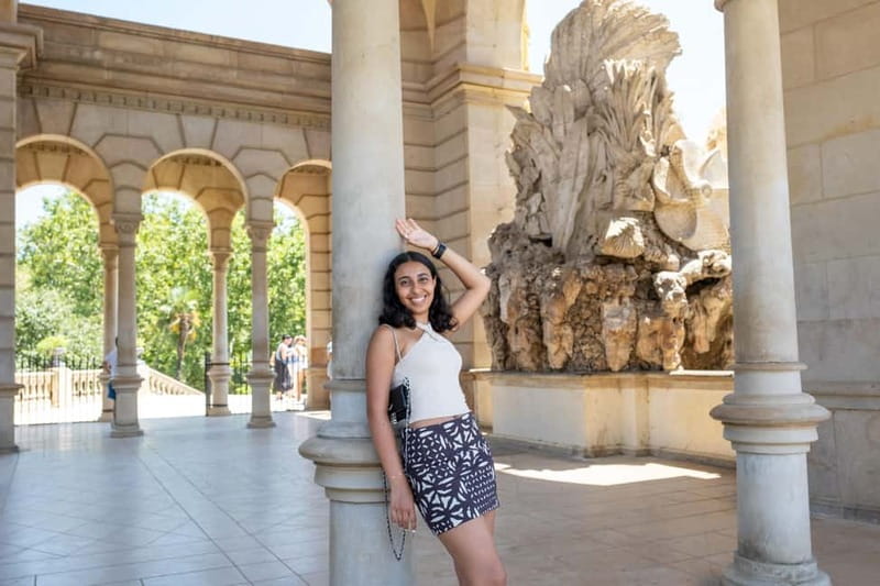 Barcelona: Private Photoshoot in Ciutadella Park with Ami - Second stop: the lake and leafy park setting
