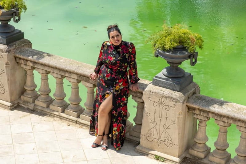 Barcelona: Private Photoshoot in Ciutadella Park with Ami - Final stop: the Monumental Waterfall