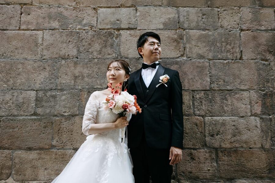 Barcelona: Private Photoshoot with a Professional - Barcelona Cathedral: a grand opening backdrop