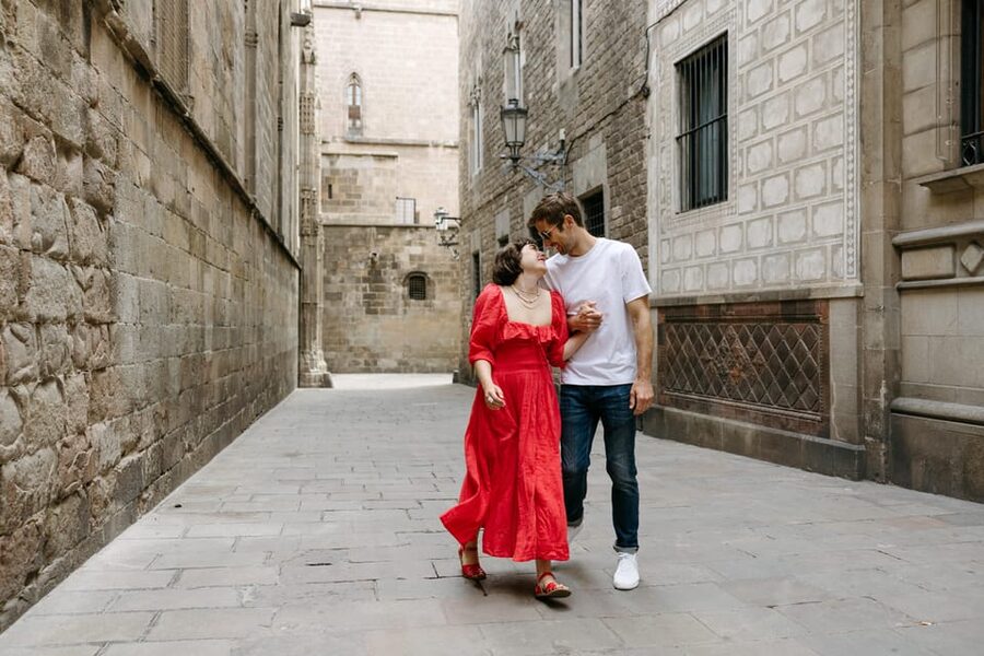 Barcelona: Private Photoshoot with a Professional - Casa de l’Ardiaca: details and quieter portraits