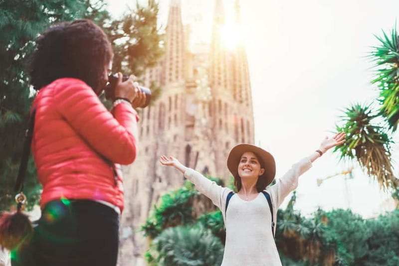 Barcelona: Private Sagrada Familia Photoshoot - Price, group size, and real value