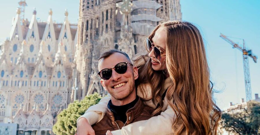Barcelona: Professional Private Photoshoot - What happens during the 30-minute or one-hour session