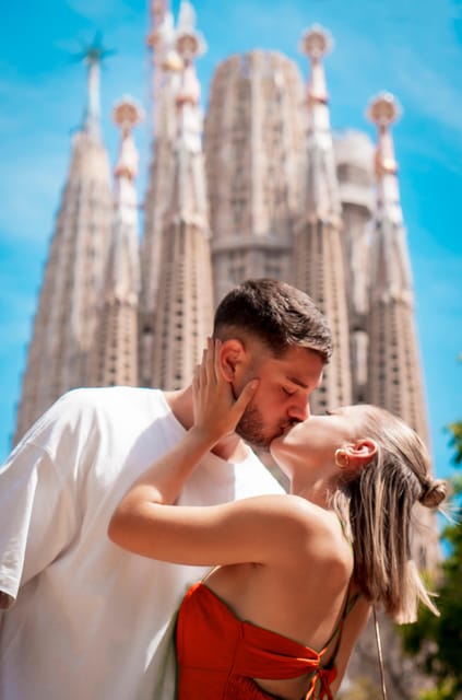 Barcelona: Professional Private Photoshoot - Choose the setting that matches your trip