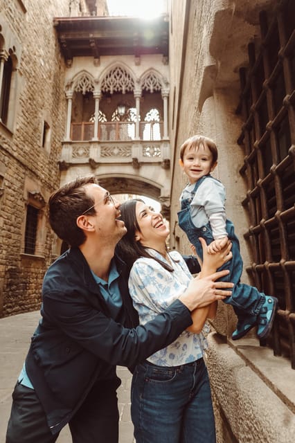 ✅ Barcelona: Sightseeing Professional Photoshoot Session - The group format and the case for going private