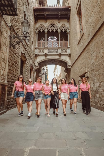 ✅ Barcelona: Sightseeing Professional Photoshoot Session - Should you book this Gothic Quarter photoshoot?