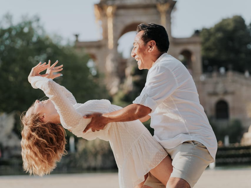 Barcelona Tourist Photographer - Exclusive Photoshoots - Timing, Clothing, and the Best Light