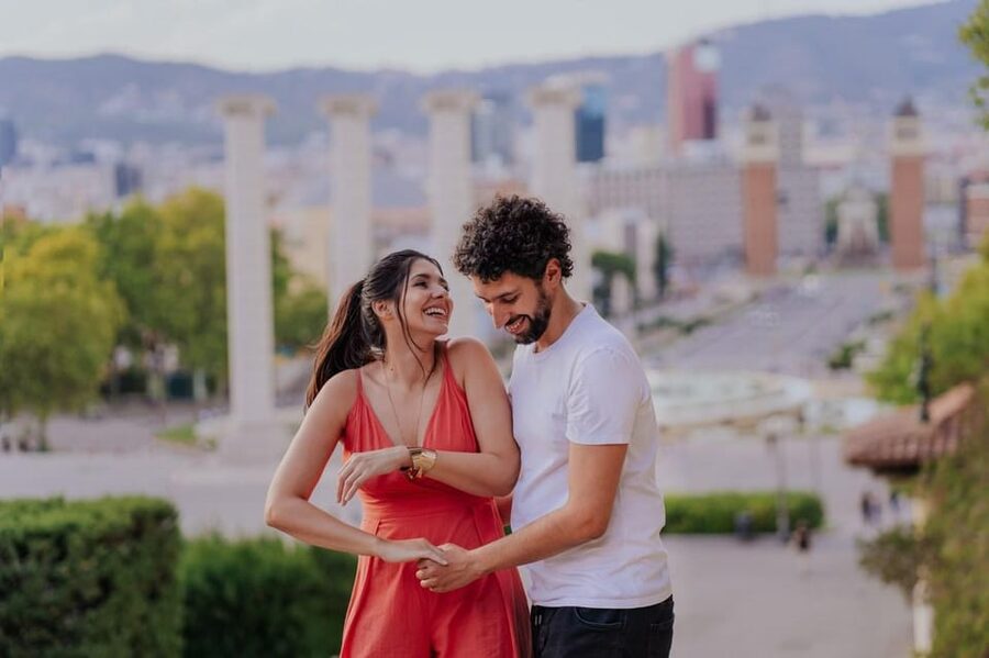 Barcelona Tourist Photographer - Exclusive Photoshoots - Why the Posing Guidance Matters