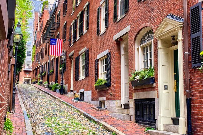 Beacon Hill + Back Bay History + Photo Walking Tour(SMALL Group) - Acorn Street, Boston’s famous five-minute stop