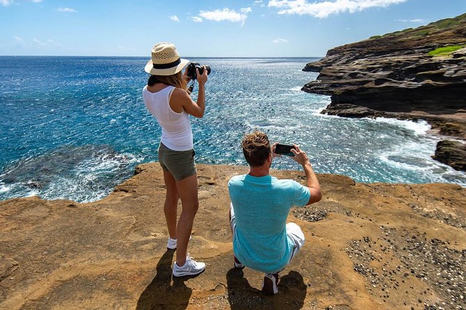 Beautiful Colors of Hawaii Photo Tour - Nuʻuanu Pali Lookout brings the wind