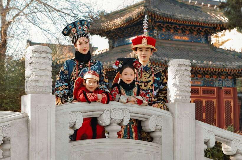 Beijing: Hanfu Experience & Photo Shoot – Family & Couples - The photo setting by the Forbidden City moat