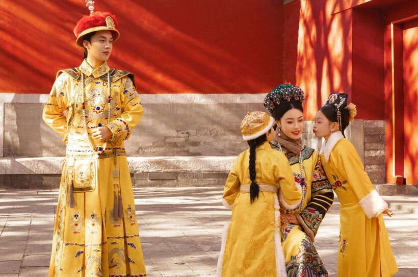 Beijing: Hanfu Experience & Photo Shoot – Family & Couples - How the guide helps during the experience