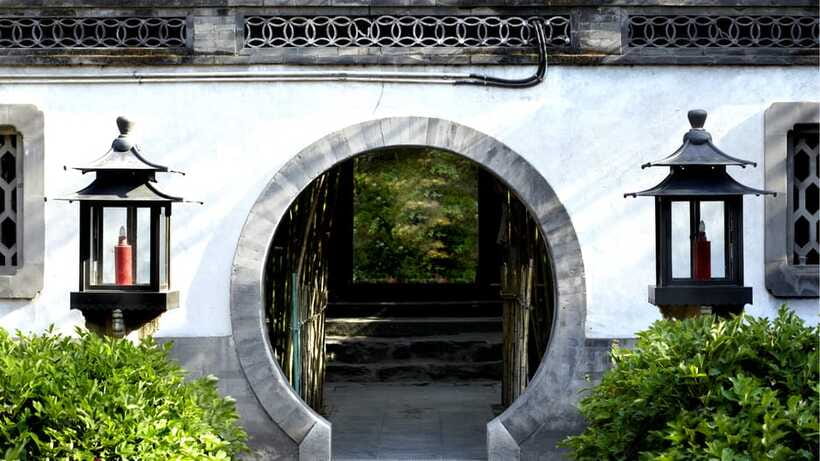 Beijing: Prince Kung's Palace Museum Ticket—Must-See Spot - Entering the former mansion of Heshen