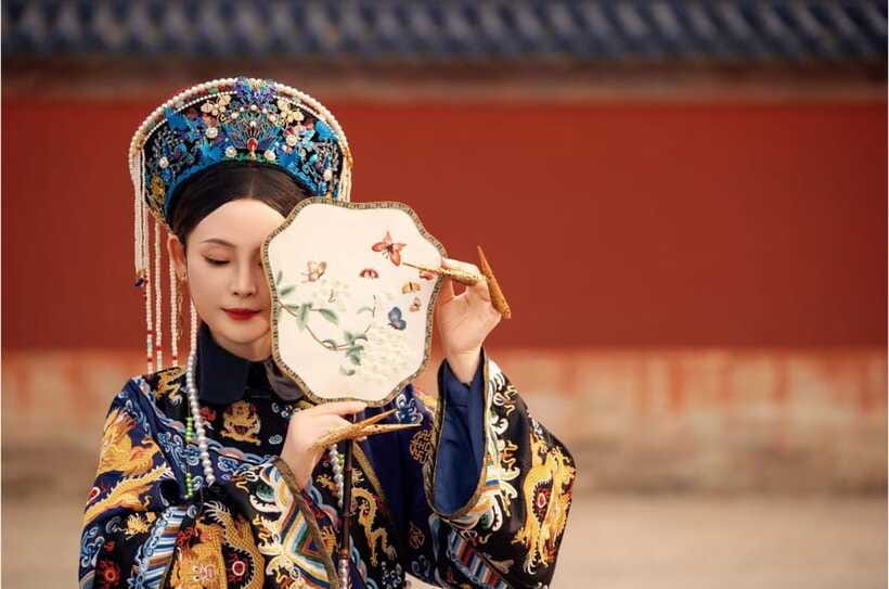 Beijing: Traditional Chinese Costume Makeover & Photo Shoot - From Jinyuhutong Station to your Hanfu appointment