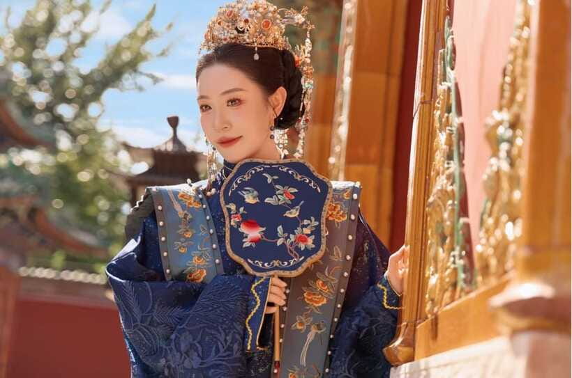 Beijing: Traditional Chinese Costume Makeover & Photo Shoot - Posing at Beijing’s scenic photo locations