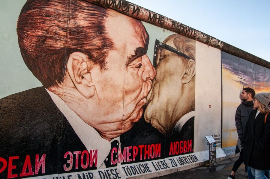Berlin: Alternative Culture Walking Tour & Photoshoot - RAW-Gelände and Berlin’s creative side