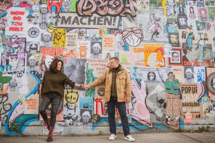 Berlin: Alternative Culture Walking Tour & Photoshoot - Old U-Bahn architecture and Berlin details