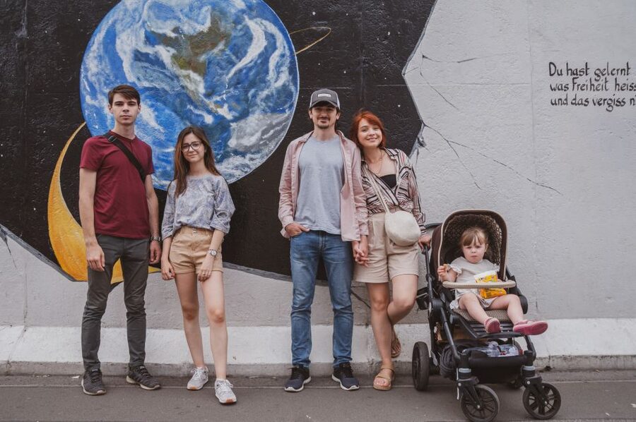 Berlin: Alternative Culture Walking Tour & Photoshoot - Rain, comfort, and practical limits