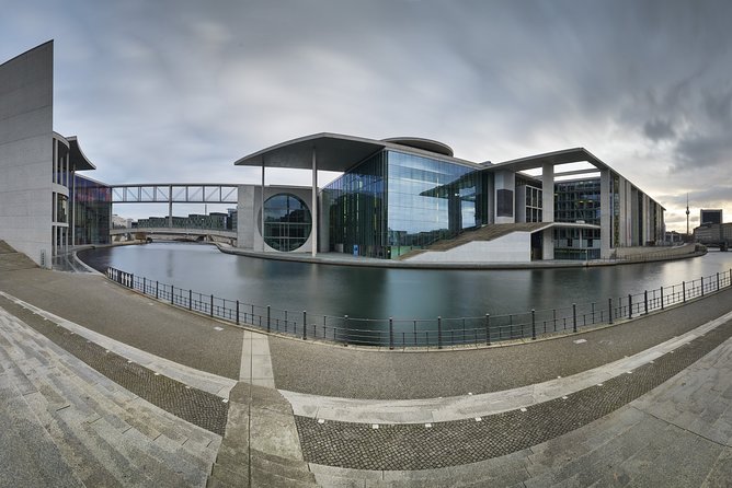 Berlin Architecture/River Spree Full Day Photography Tour - A private group changes the pace