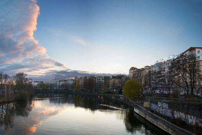 Berlin Architecture/River Spree Full Day Photography Tour - The café lunch break