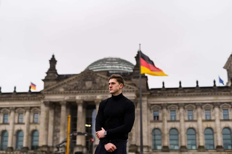 Berlin: Early Morning Private Photoshoot to avoid the Crowd - What the private format adds