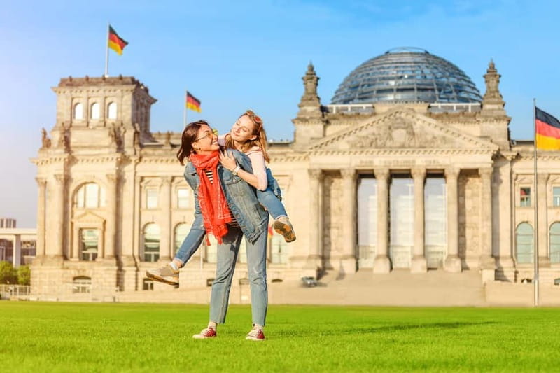 Berlin Essentials: Private Photoshoot at Berlin's top sites - Key points at a glance