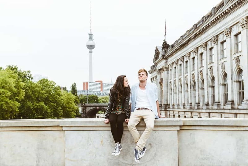 Berlin Essentials: Private Photoshoot at Berlin's top sites - What happens during the 30 to 90 minutes