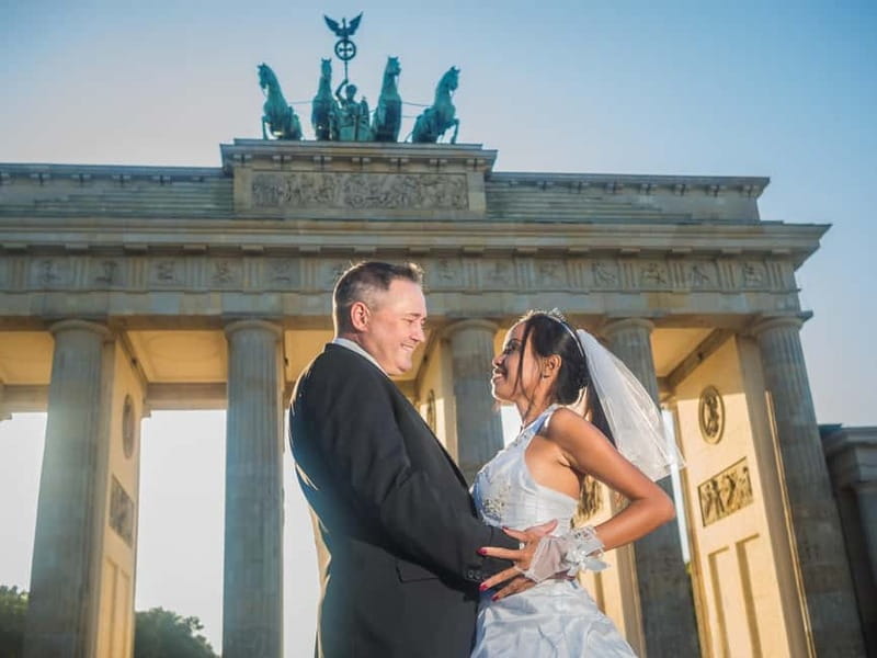 Berlin Essentials: Private Photoshoot at Berlin's top sites - Berlin sights without a fixed sightseeing route