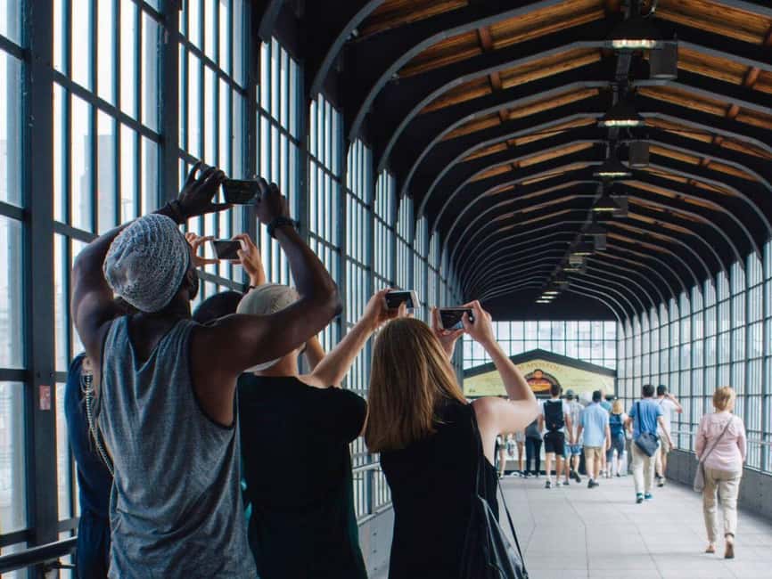 Berlin: Hands-On Mobile Photography Workshop - Using light and shadows for a stronger image