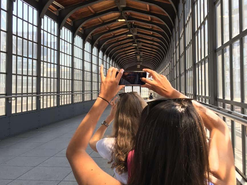 Berlin: Hands-On Mobile Photography Workshop - Portrait practice and your new profile picture