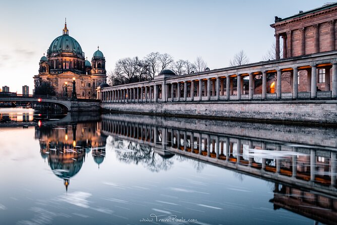 BERLIN PHOTO TOUR with a professional Photographer from Berlin - Making the most of blue hour