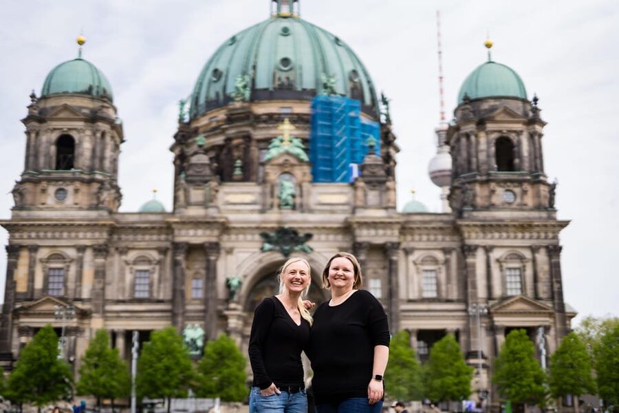 Berlin: Private Photo Session with Professional Photographer - Spree River and Reichstag finish the longer route