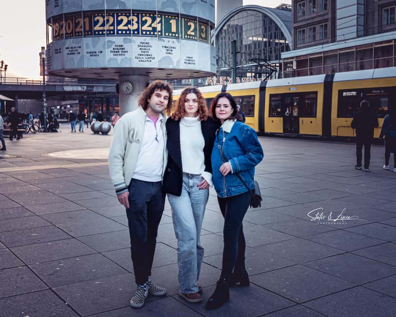 Berlin: Private Photo Walk with Professional Photographer - Language, pace, and private-group advantages