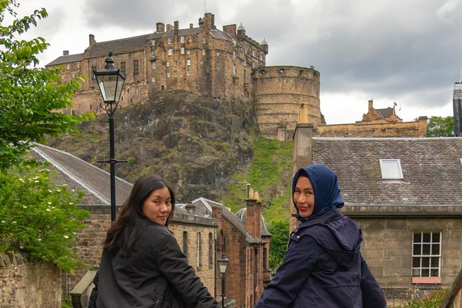Best Edinburgh Photoshoot Experience - Royal Mile scenes outside St Giles Cathedral