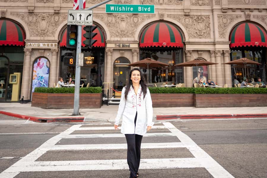 Beverly Hills: Photoshoot with Edited Images - Who will enjoy this photo walk most?