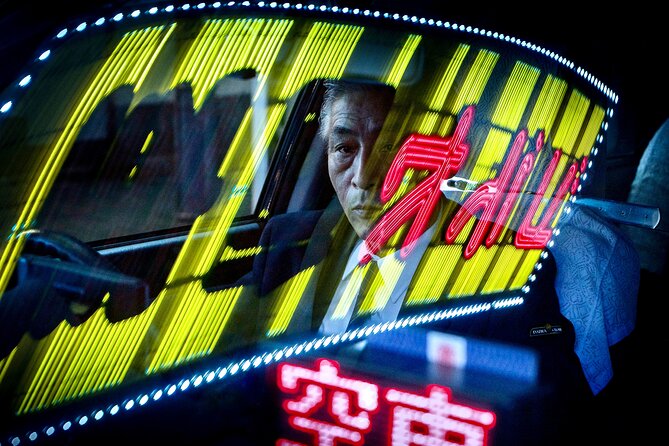 Blade Runner photo workshop in Shibuya with Laurence Bouchard - Following Laurence into neon-lit side streets