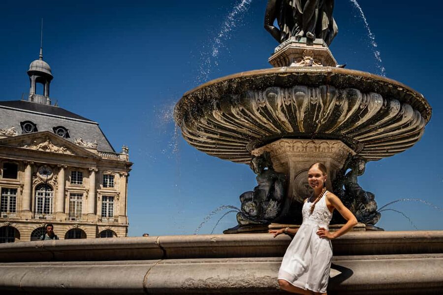 Bordeaux Photographer : Romantic or Family or Friends - Meeting beside Hermès and getting comfortable