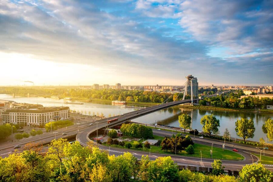 Bratislava: Slovakia Castle Photography Tour & Wine Tasting - Key points to know before booking