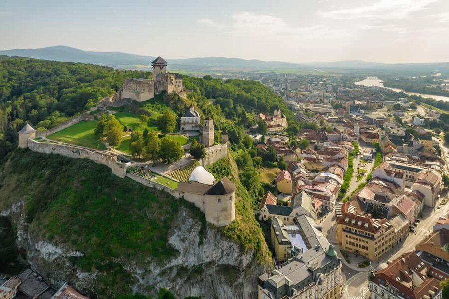 Bratislava: Slovakia Castle Photography Tour & Wine Tasting - What the $175 price really covers