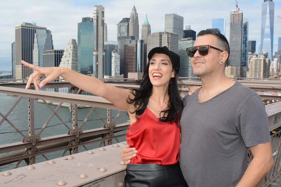 Brooklyn Bridge & Neighborhoods – 2-Hour Photo Shoot Tour - Walking across the Brooklyn Bridge in about 50 minutes