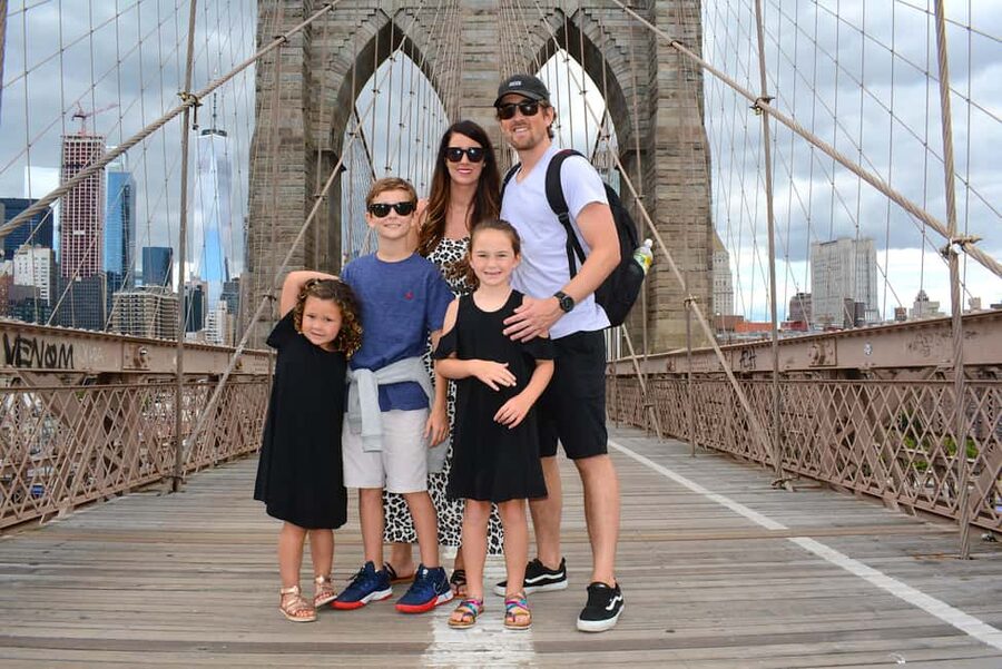 Brooklyn Bridge & Neighborhoods – 2-Hour Photo Shoot Tour - Brooklyn Bridge Park and the open skyline