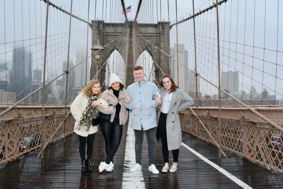 Brooklyn Bridge & Neighborhoods – 2-Hour Photo Shoot Tour - Finishing in DUMBO