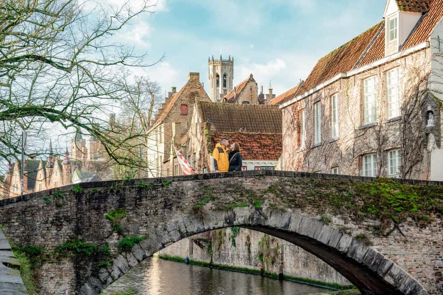 Bruges : Your private 1 hour photoshoot in the medieval city - The photographer and the finished style