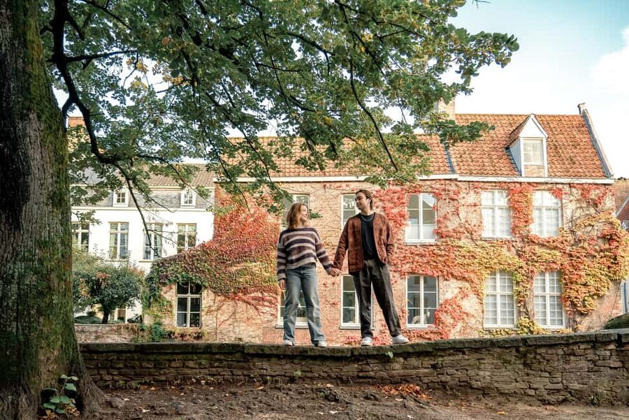 Bruges : Your private 1 hour photoshoot in the medieval city - Is $353 good value for your group?