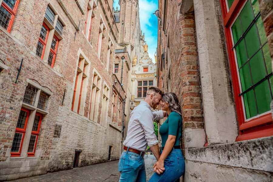 Bruges : Your private 1 hour photoshoot in the medieval city - Booking flexibility and practical details