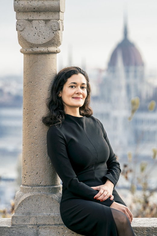 Buda Castle: Group photoshoot with a local guide - Is $41 a fair price?