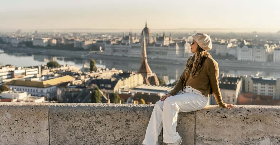 Buda Castle: Group photoshoot with a local guide - Practical points before you book