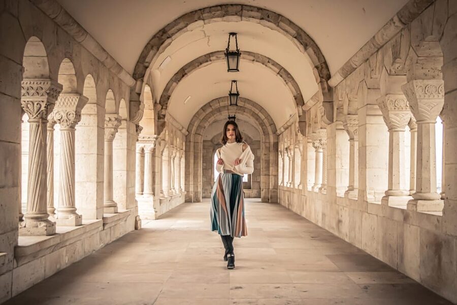 Budapest: Fast Private Photoshoot at Fisherman's Bastion - Edited photos, not instant snapshots